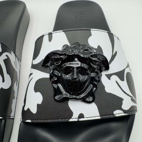 Versace Slides. - Picture 4 of 11